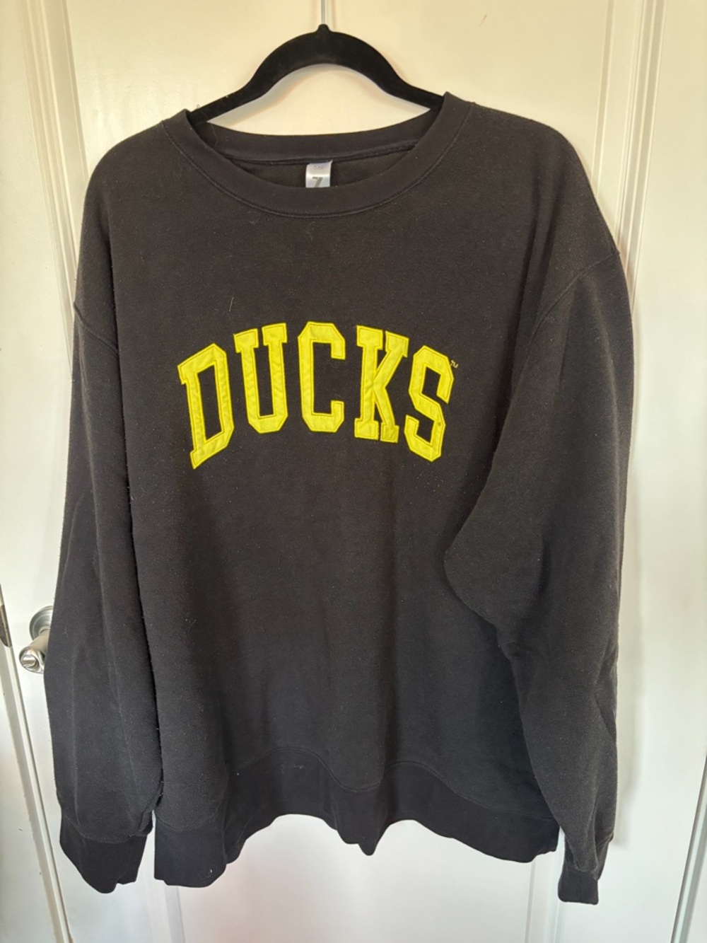 Oregon DUCKS Black Crewneck Pullover Sweatshirt